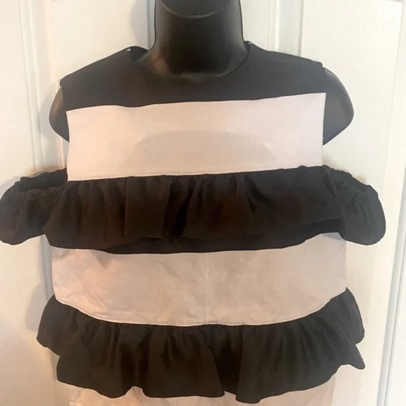 “GOEN.J” Striped Off the Shoulder Ruffle Top